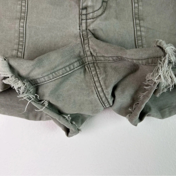 Tommy Hilfiger Denim Jean Shorts (8) Green/Beige Color, Embroidered Patch - Picture 8 of 8